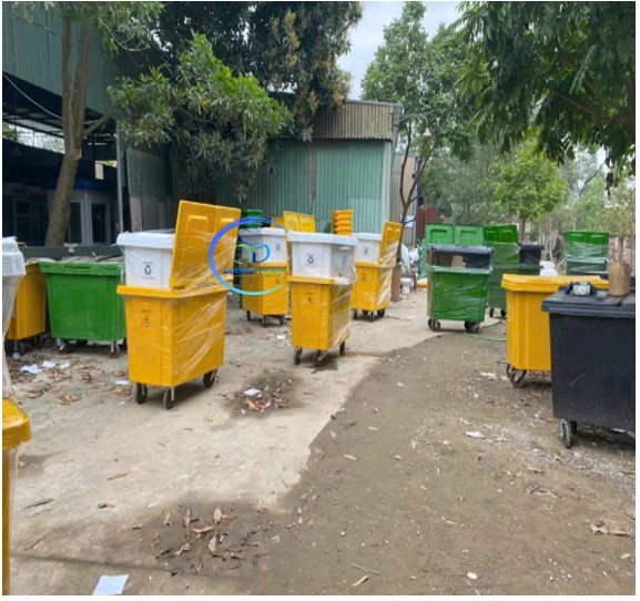 Xe Thu Gom Rác Composite 660L Bánh Hơi