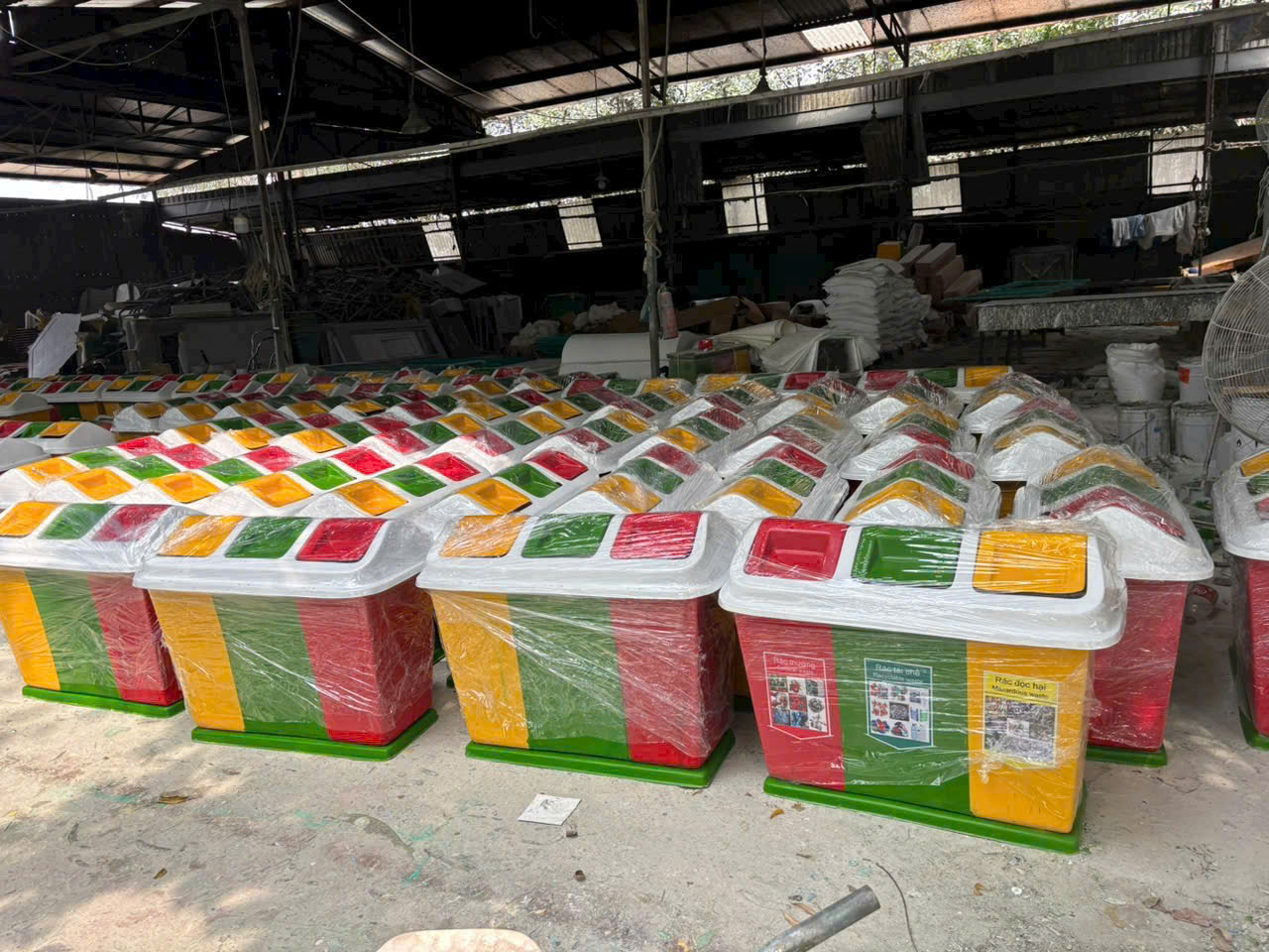 thùng rác nhựa 2 ngăn composite