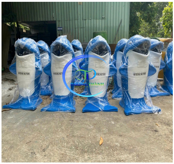 thùng rác hình cá heo giá rẻ