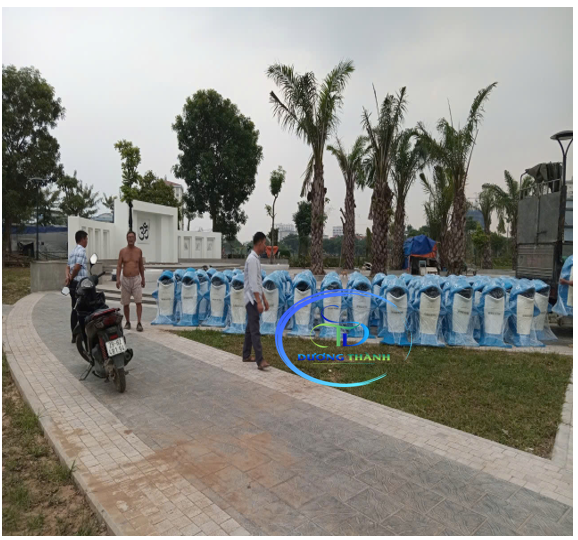 thùng rác hình con cá heo